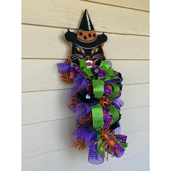 Black Cat Halloween Swag, Spooky Wall Décor Spooky Mesh Bow & Spider Accent - Picture 11 of 11
